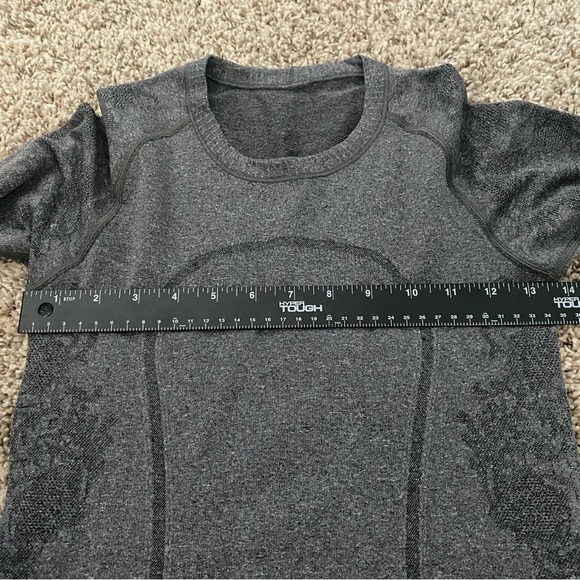 Lululemon Run: Swiftly Tech Long Sleeve Lace Design in Charcoal Gray Sz 4 - Picture 15 of 16